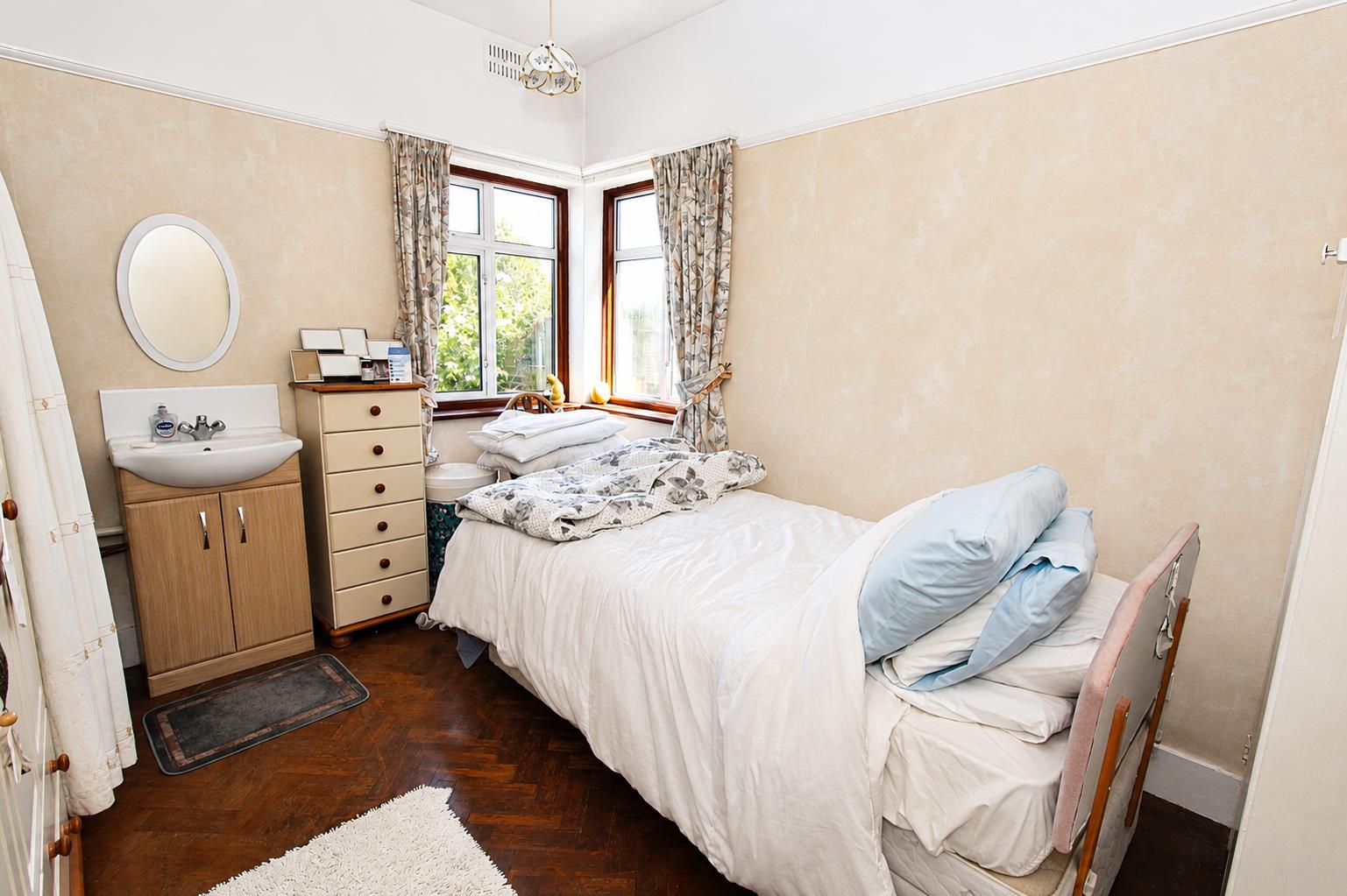 Pine Ridge, Carshalton